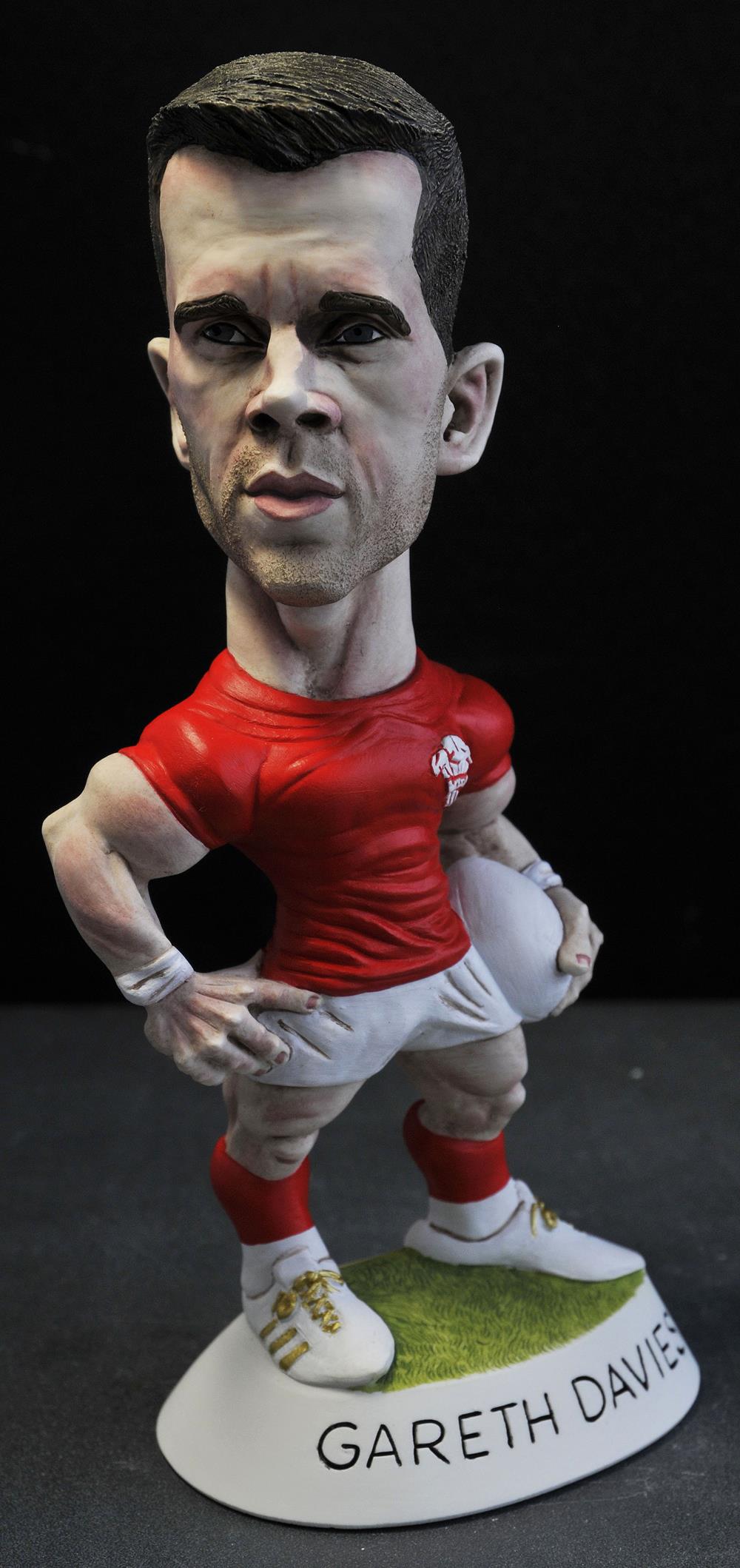9" Gareth Davies