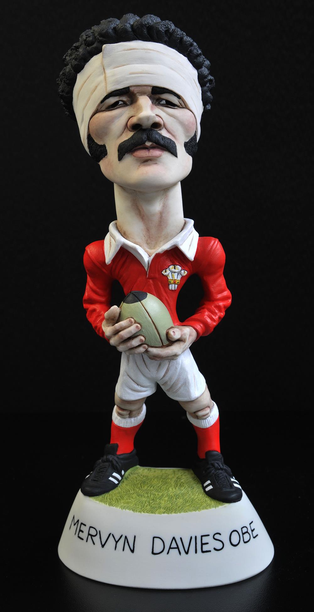9" Capitaine du Pays de Galles Mervyn Davies OBE *1 week delay*